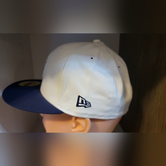 BNWT Toronto Maple Leafs Fitted Hat - Picture 6 of 7